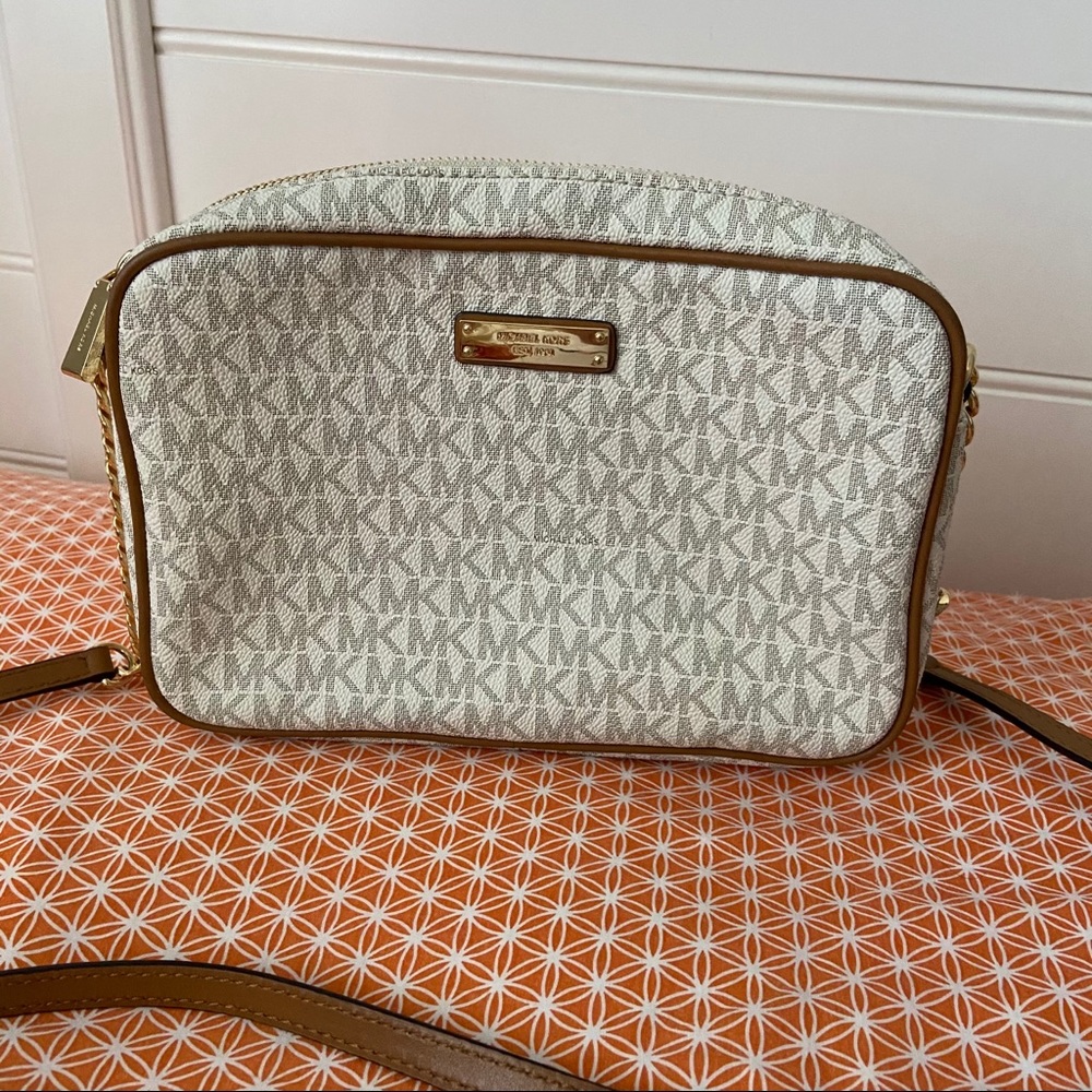 Michael Kors jet Set Travel Logo Crossbody Bag